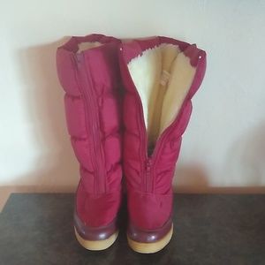 Waterproof nylon snow boots.